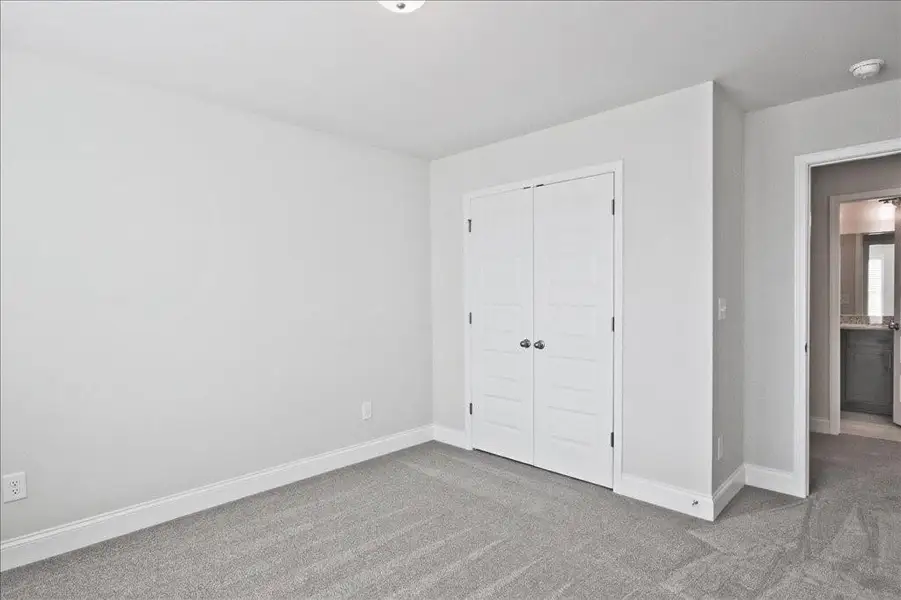 Spacious, unfurnished interior of a new home in Somerset at Riverbrook, Gainesville (Image 20).