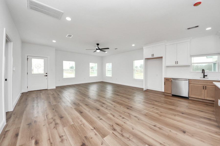 Spacious, unfurnished interior of a new home in , Brookshire (Image 32).