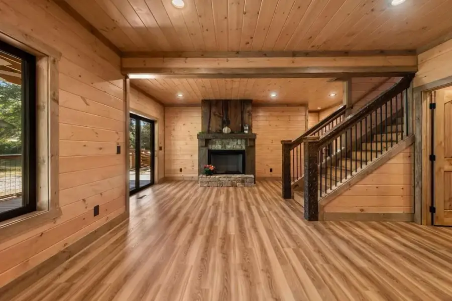 Spacious, unfurnished interior of a new home in , Blue Ridge (Image 39).