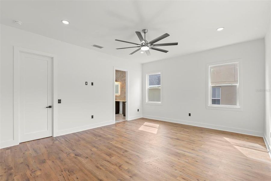 Spacious, unfurnished interior of a new home in , Safety Harbor (Image 43).
