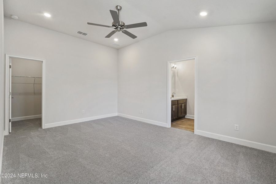 Spacious, unfurnished interior of a new home in Summerglen, Jacksonville (Image 15).