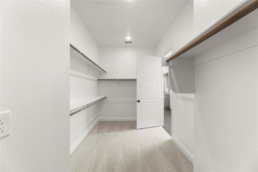 Spacious, unfurnished interior of a new home in Hillstead, Lavon (Image 34).