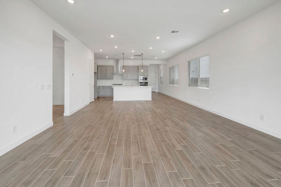 Spacious, unfurnished interior of a new home in Terraza, San Tan Valley (Image 18).