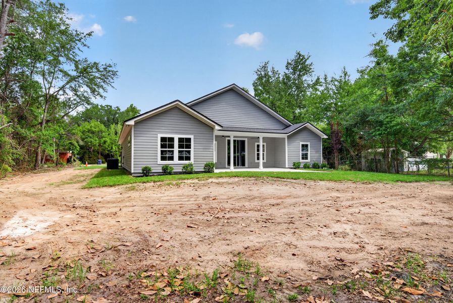 Exterior details and patio area of a home in , Macclenny (Image 3).