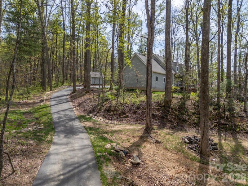 Natural landscape and outdoor views near in Hendersonville (Image 40). Natural landscape and outdoor views near in Hendersonville (Image 40).