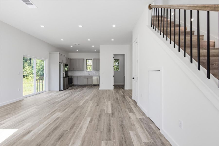 Spacious, unfurnished interior of a new home in , Smithville (Image 28).
