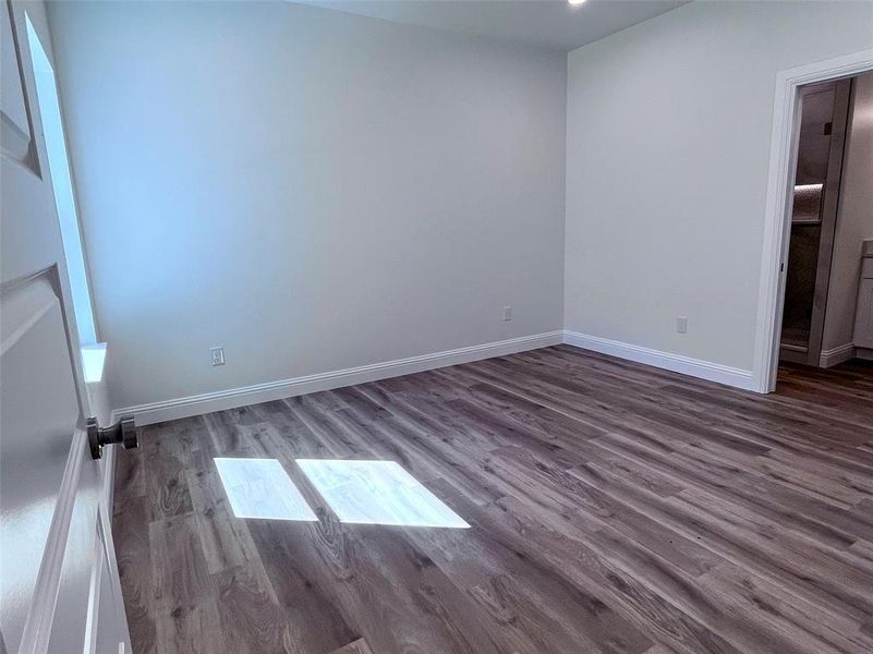 Spacious, unfurnished interior of a new home in , Denison (Image 14).