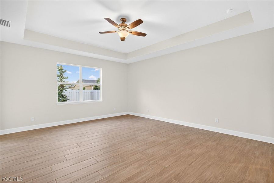 Spacious, unfurnished interior of a new home in Cape Coral, Cape Coral (Image 20).