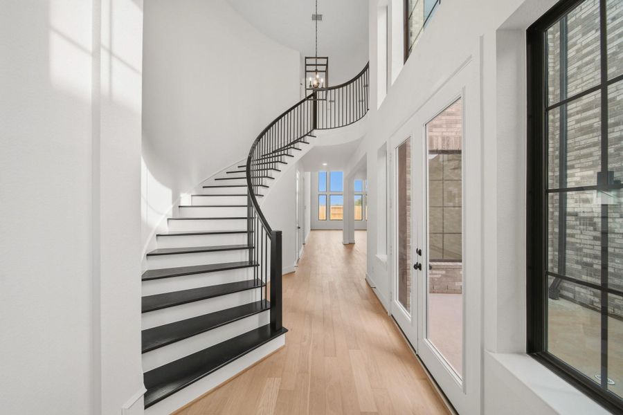 Spacious, unfurnished interior of a new home in , Katy (Image 11).