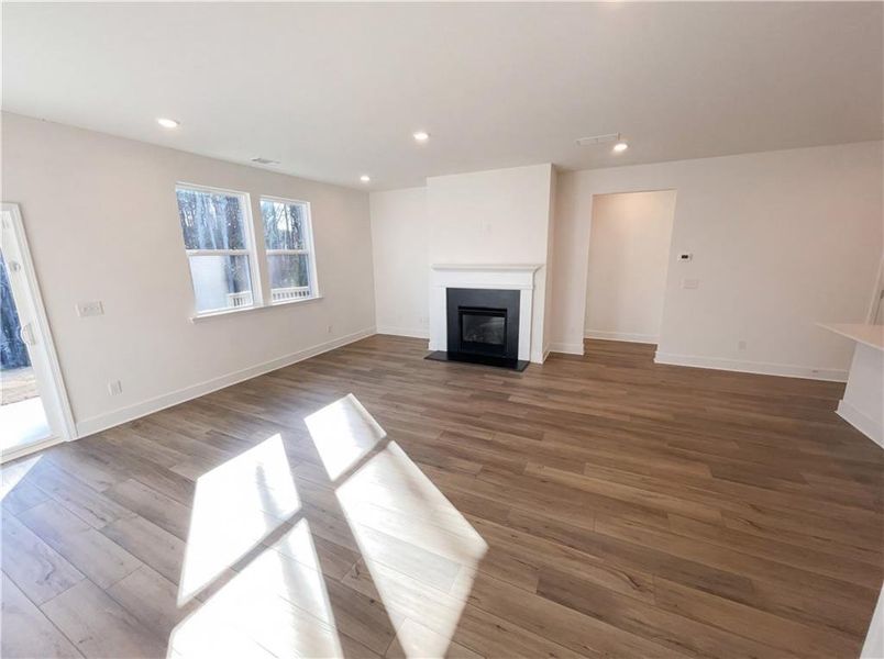 Spacious, unfurnished interior of a new home in , Sharpsburg (Image 13).