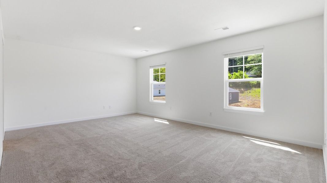 Spacious, unfurnished interior of a new home in Oak Hill, Vonore (Image 27).