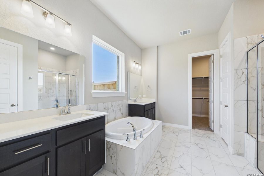 Furnished interior view inside a new home in Foxbrook, Cibolo (Image 6).