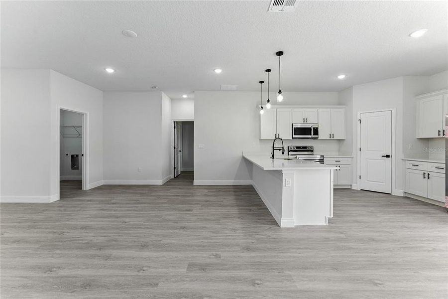 Spacious, unfurnished interior of a new home in , Ocala (Image 18).