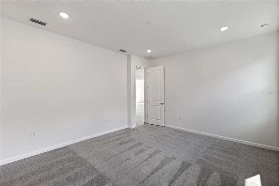 Spacious, unfurnished interior of a new home in , Venice (Image 13).