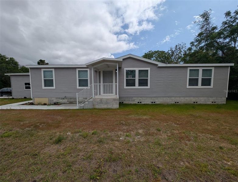 Exterior details and patio area of a home in , Hudson (Image 4).