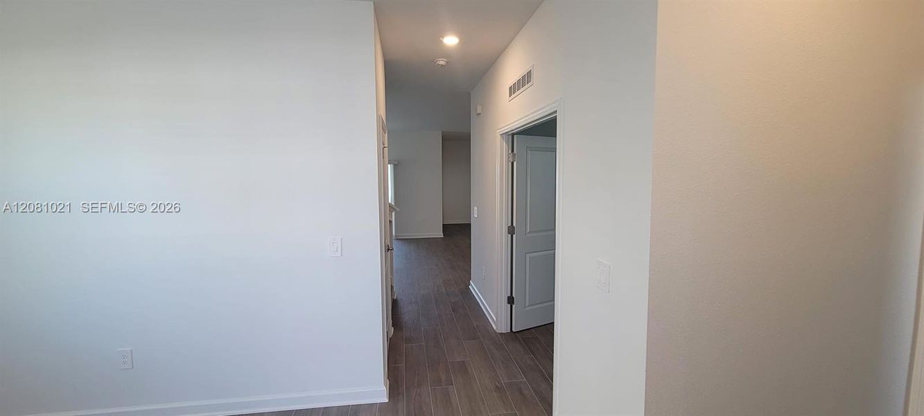 Spacious, unfurnished interior of a new home in , Orlando (Image 20).
