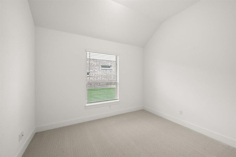 Spacious, unfurnished interior of a new home in Llano Springs, Fort Worth (Image 22).