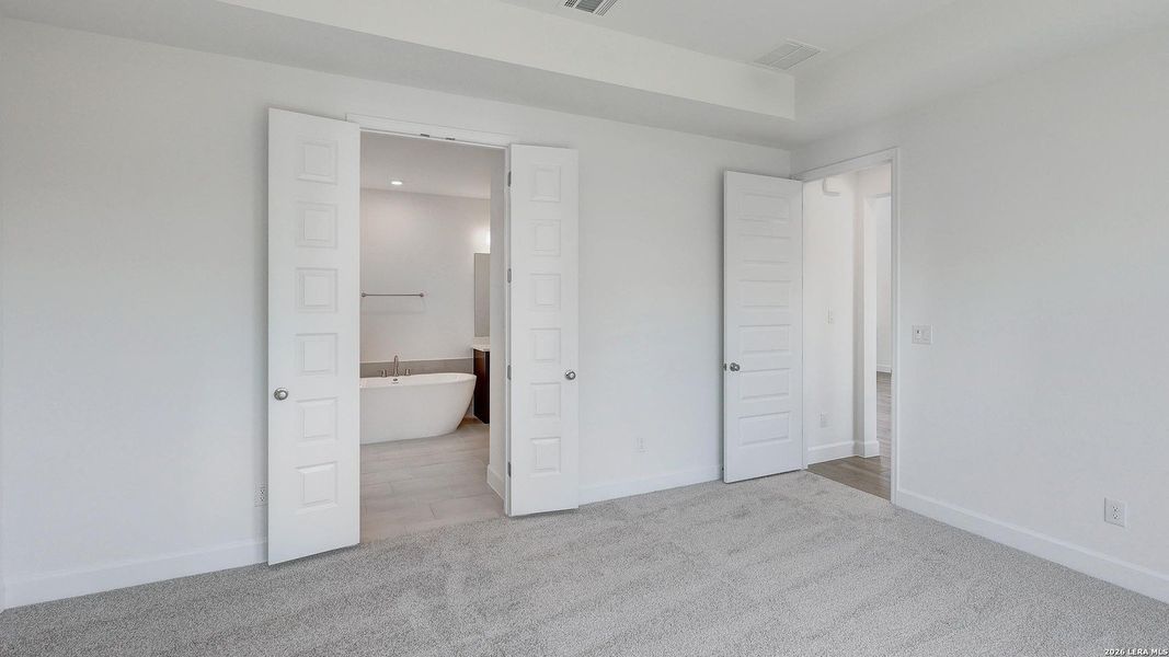 Spacious, unfurnished interior of a new home in Ladera, San Antonio (Image 22).