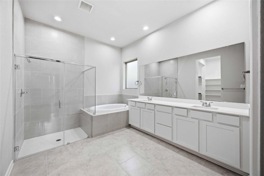Furnished interior view inside a new home in Lago Mar  50'  &  55', Texas City (Image 14).