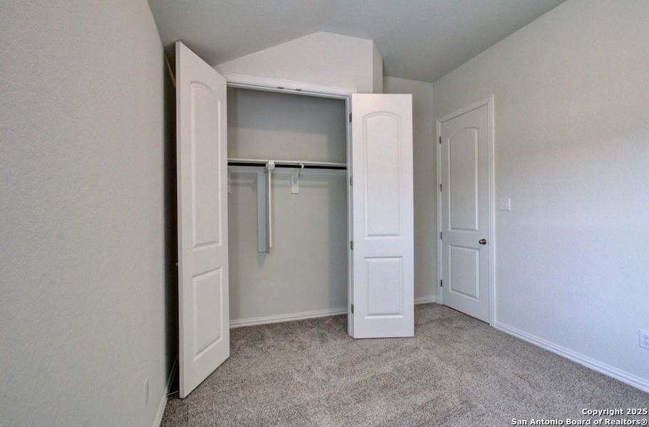 Spacious, unfurnished interior of a new home in Veranda, San Antonio (Image 17).