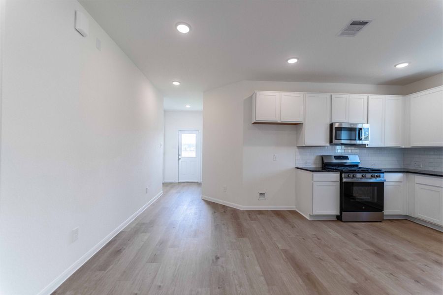 Spacious, unfurnished interior of a new home in Colony at Pinehurst, Pinehurst (Image 9). Spacious, unfurnished interior of a new home in Colony at Pinehurst, Pinehurst (Image 9).