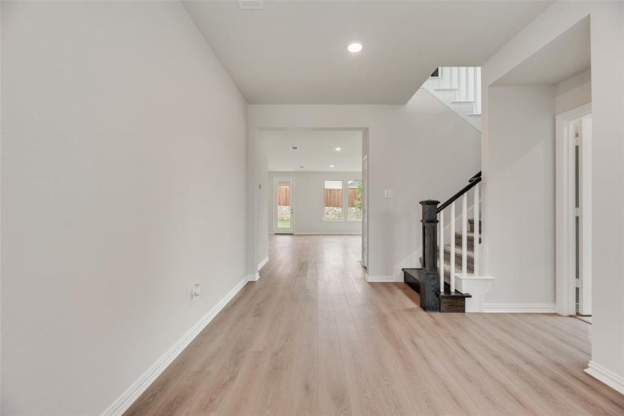 Spacious, unfurnished interior of a new home in Villages of Hurricane Creek, Anna (Image 29).