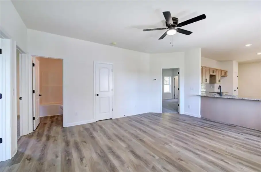 Spacious, unfurnished interior of a new home in , Dallas (Image 14).