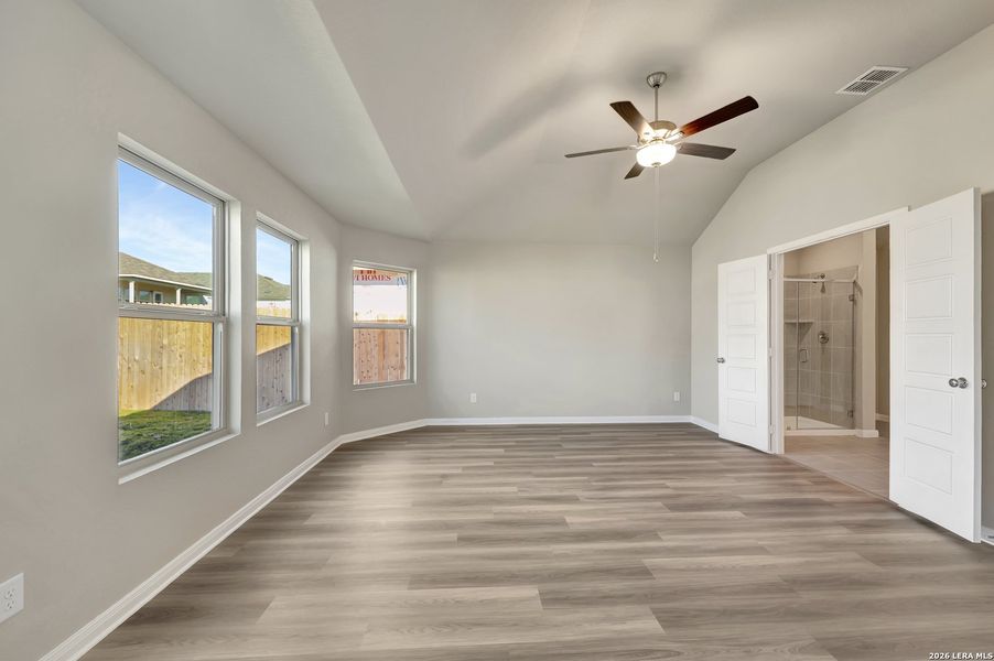 Spacious, unfurnished interior of a new home in Greenspoint Heights, Seguin (Image 17).