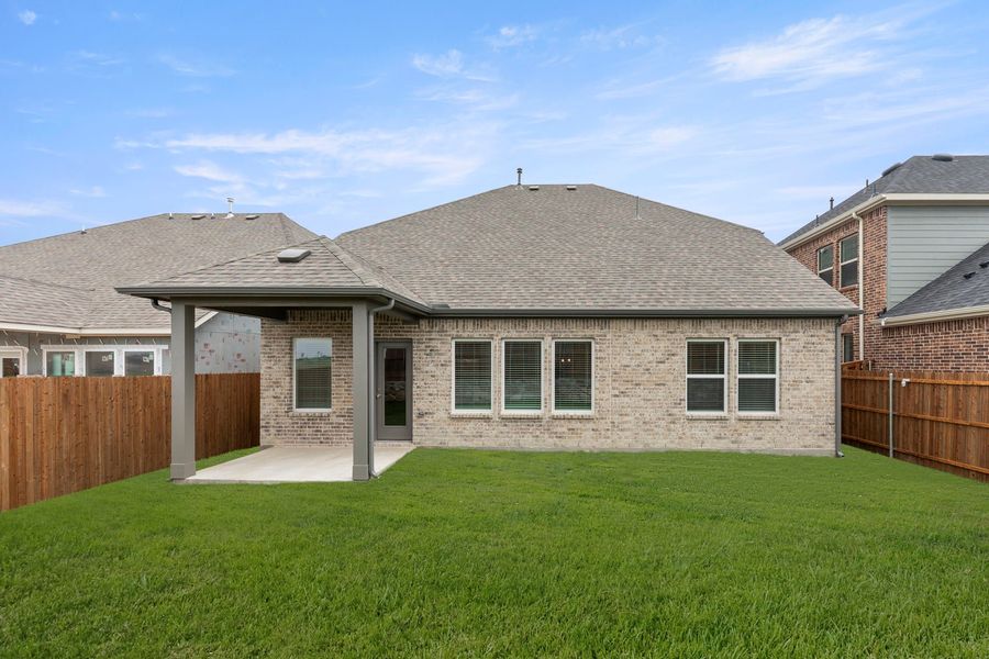 Exterior details and patio area of a home in Walden Pond, Forney (Image 4).
