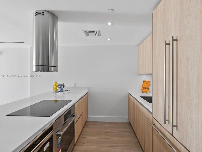 Double-door Refrigerator with freezer drawer