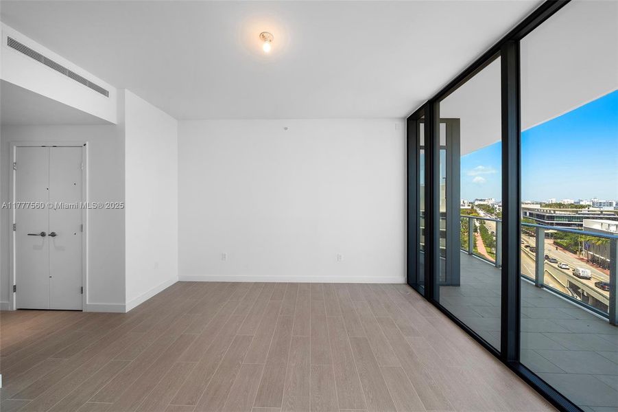 Spacious, unfurnished interior of a new home in Five Park, Miami Beach (Image 19).