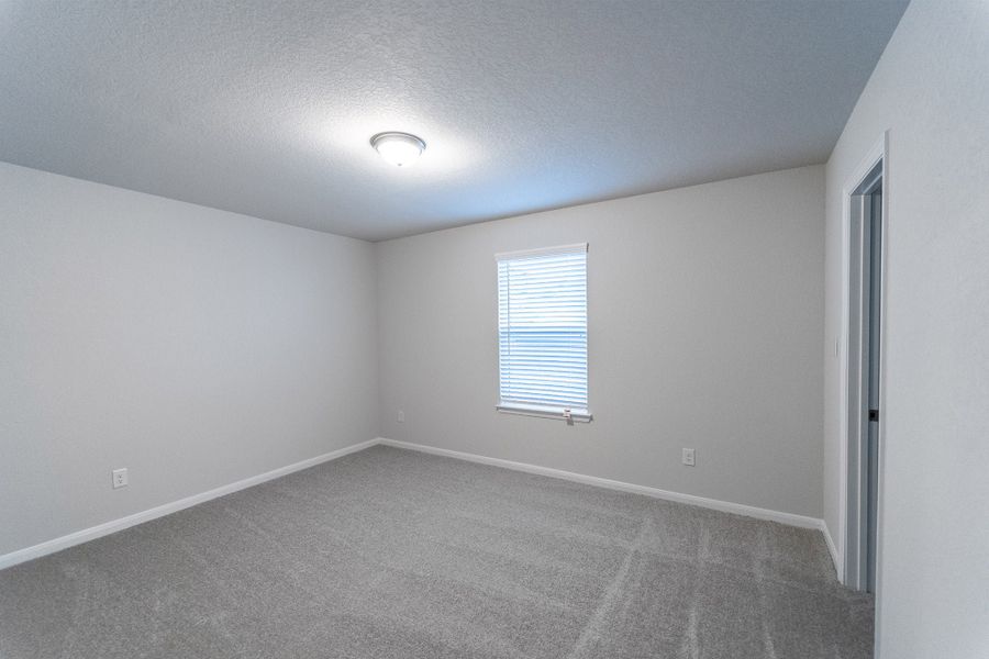 Spacious, unfurnished interior of a new home in Homestead, Schertz (Image 16).