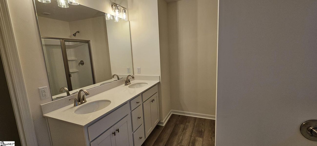 Furnished interior view inside a new home in Sedona, Greenville (Image 6).