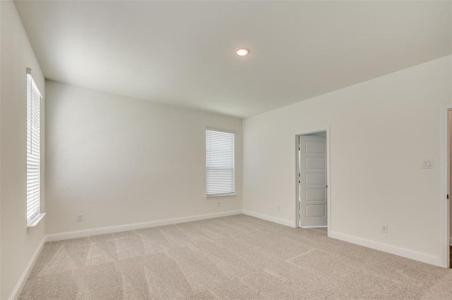 Spacious, unfurnished interior of a new home in Sierra Vista at Kelly Ranch, Aledo (Image 25).