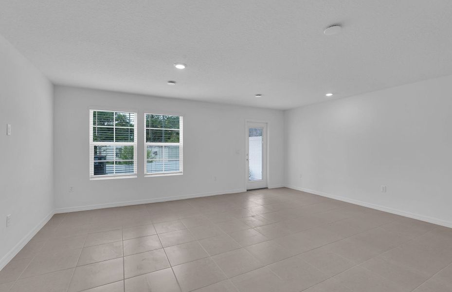 Spacious, unfurnished interior of a new home in Normandy Pines, Jacksonville (Image 19).