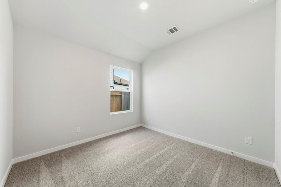Spacious, unfurnished interior of a new home in Caney Mills, Conroe (Image 10).