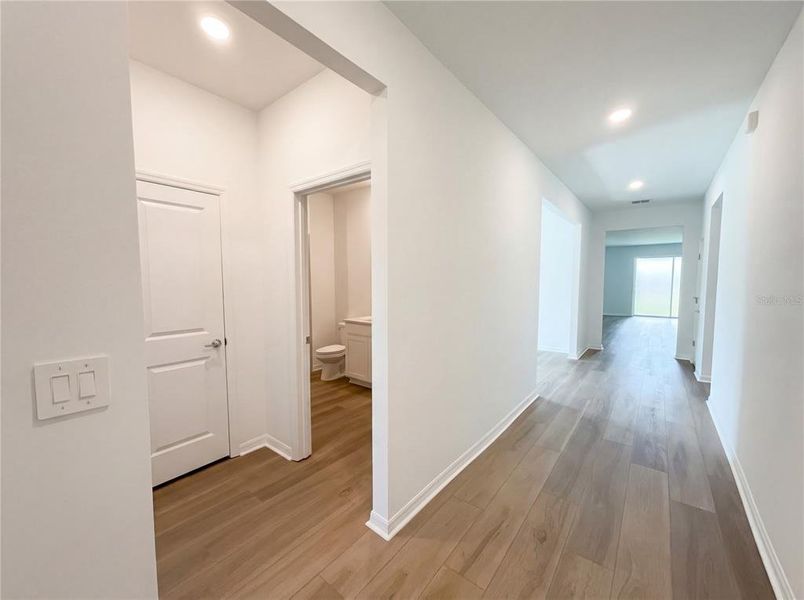 Spacious, unfurnished interior of a new home in Grand Park, Dunnellon (Image 21).