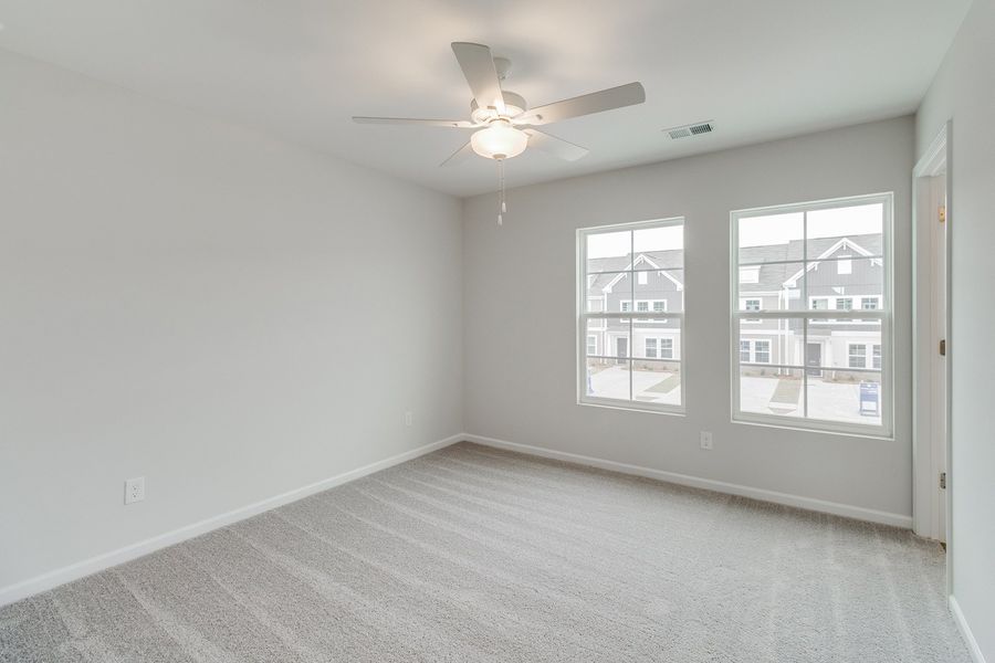 Spacious, unfurnished interior of a new home in Astoria, Columbia (Image 23).