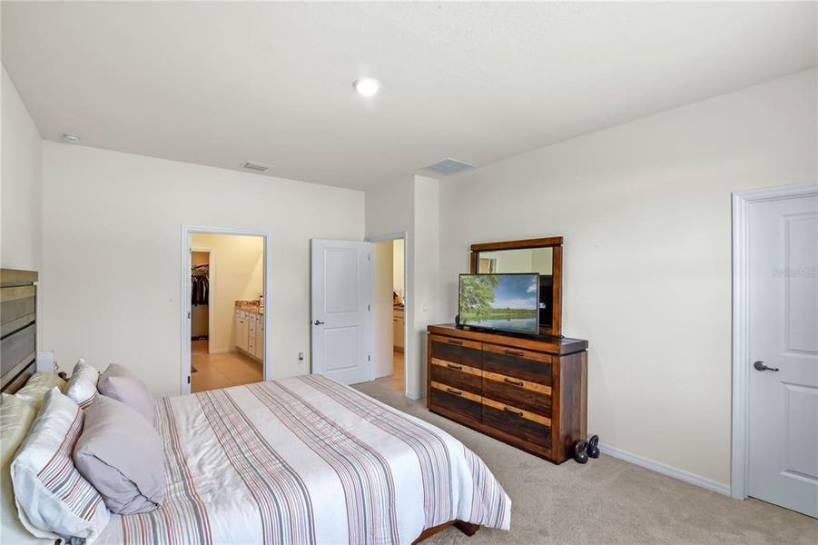 Furnished interior view inside a new home in , Ocala (Image 9).
