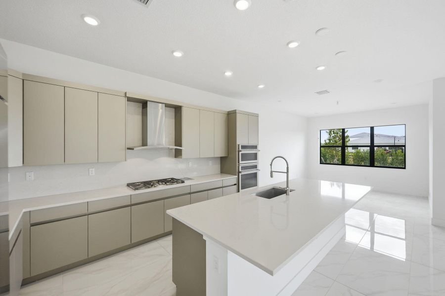 26-web-or-mls-10146-royal-ascot-ave