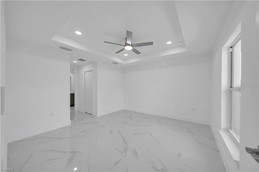 Spacious, unfurnished interior of a new home in , Lehigh Acres (Image 22).