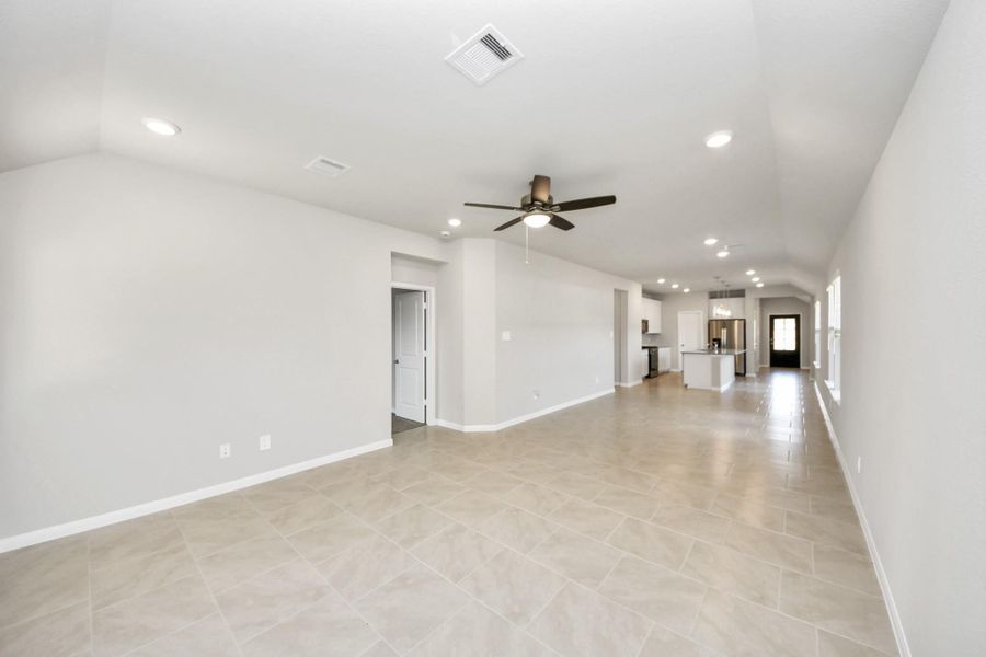 Spacious, unfurnished interior of a new home in Montgomery Ridge: Landmark Collection, Montgomery (Image 19).
