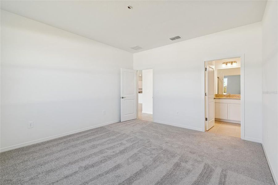 Spacious, unfurnished interior of a new home in Southpointe, Palmetto (Image 18).