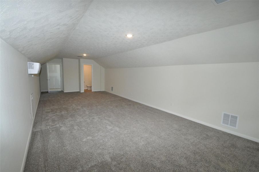 Spacious, unfurnished interior of a new home in Pedregal, League City (Image 20).