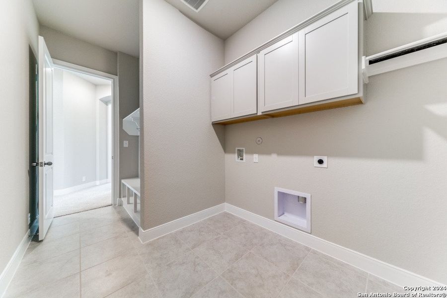 Spacious, unfurnished interior of a new home in , San Antonio (Image 17). Spacious, unfurnished interior of a new home in , San Antonio (Image 17).