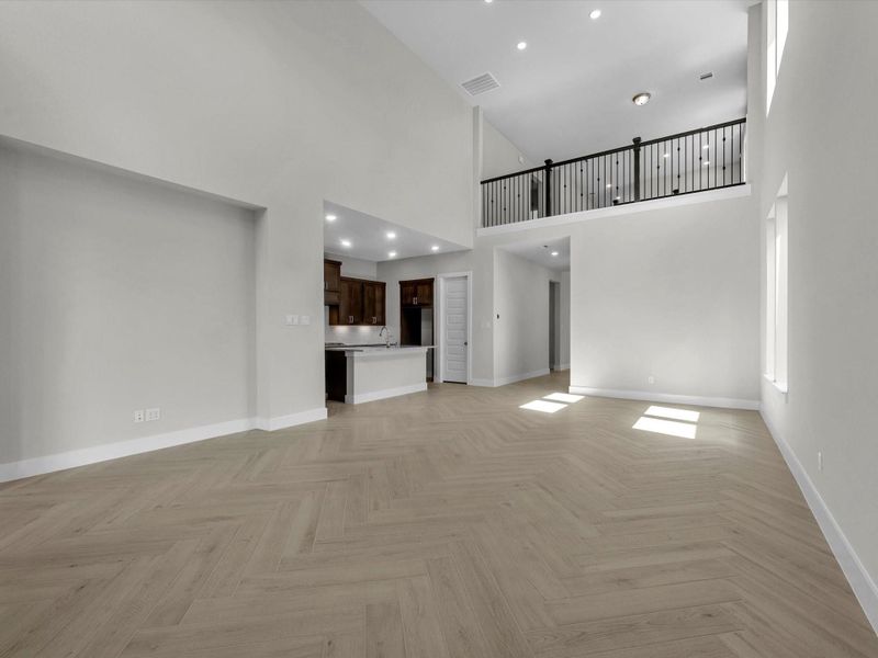 Spacious, unfurnished interior of a new home in Oakhill Reserve, Tomball (Image 20).