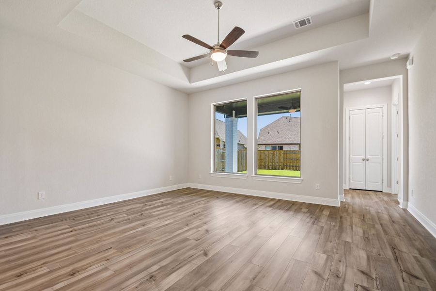 Spacious, unfurnished interior of a new home in 6 Creeks, Kyle (Image 15).