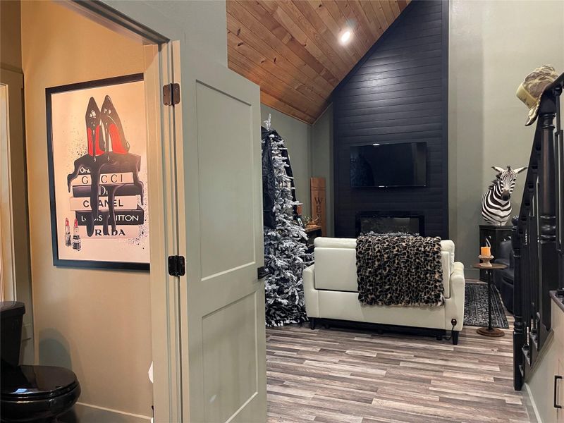 Furnished interior view inside a new home in , Groesbeck (Image 17).