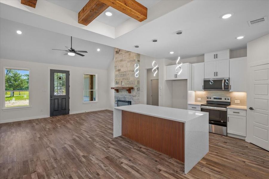Furnished interior view inside a new home in , Leonard (Image 11).