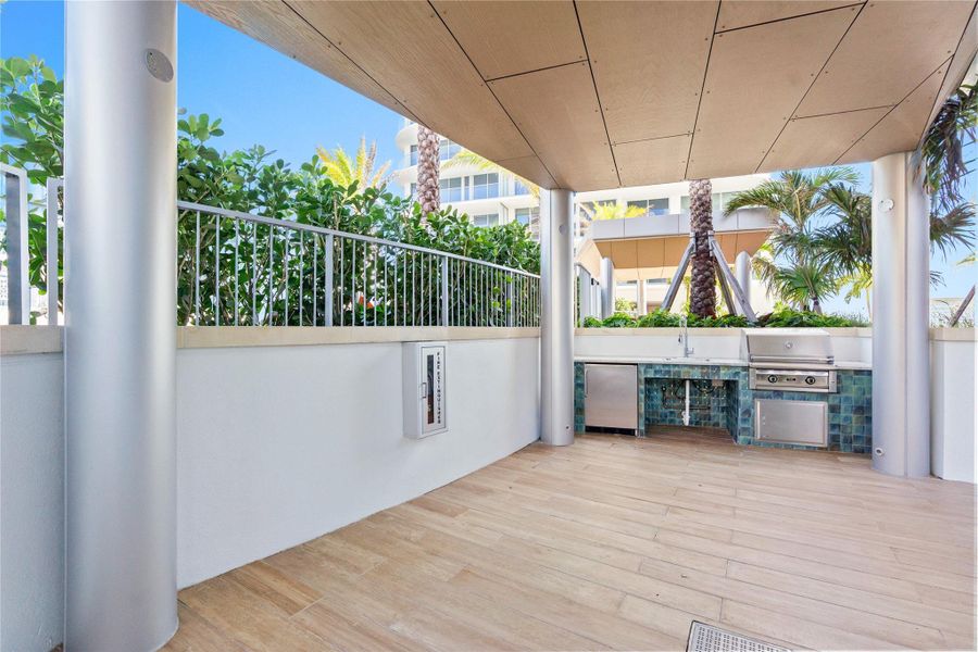 Exterior details and patio area of a home in , Fort Lauderdale (Image 27).